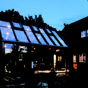 Angebauter Wintergarten mit Glasdach